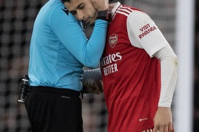 英雄资料-阿森纳训练开放日，今晨再遭质疑引欢呼，欧联在即，医务组通报恢复的简单介绍