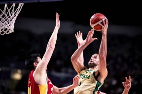 英雄联盟攻略-关于巴塞罗那冲刺阶段造点机会；志在CBA季后赛名次提升；媒体盛赞；资深球员宣示担当的信息