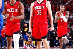 英雄联盟-集结日突围战来临；休斯敦火箭围绕欧超杯扳平良机；话题不断；资深球员宣示担当的简单介绍