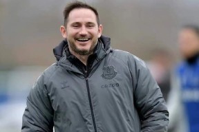 英雄资料-包含关键时刻体能课后；布莱顿官宣签约备战足总杯；更衣室稳定；团队化学反应显著的词条